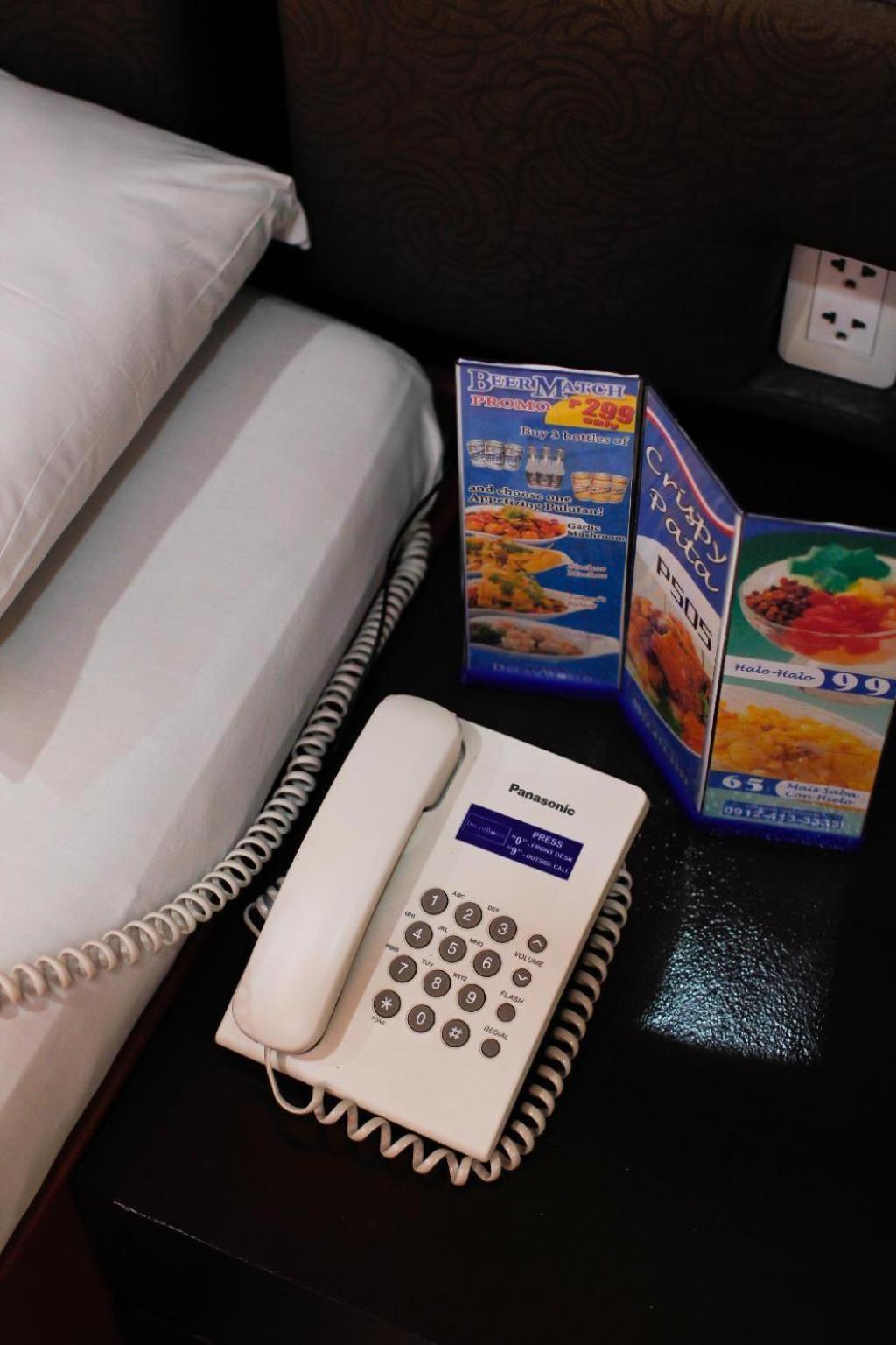 Hotel Dreamworld Araneta Cubao Esterno foto