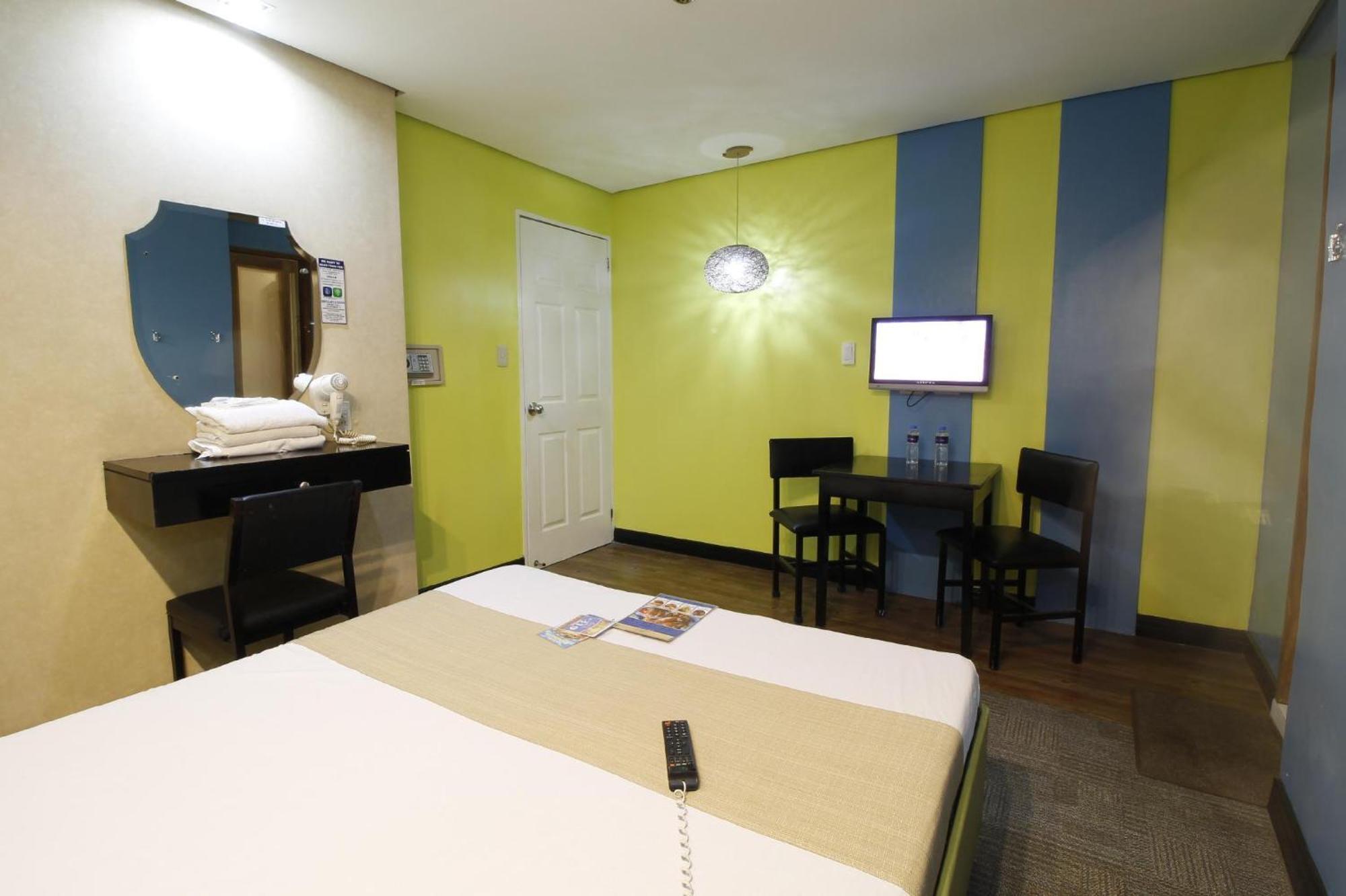 Hotel Dreamworld Araneta Cubao Esterno foto