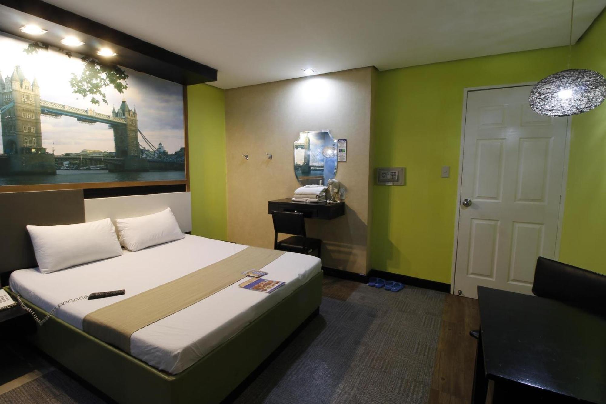 Hotel Dreamworld Araneta Cubao Esterno foto