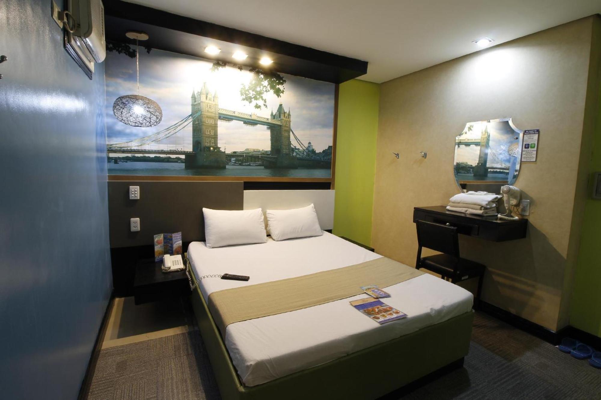 Hotel Dreamworld Araneta Cubao Esterno foto