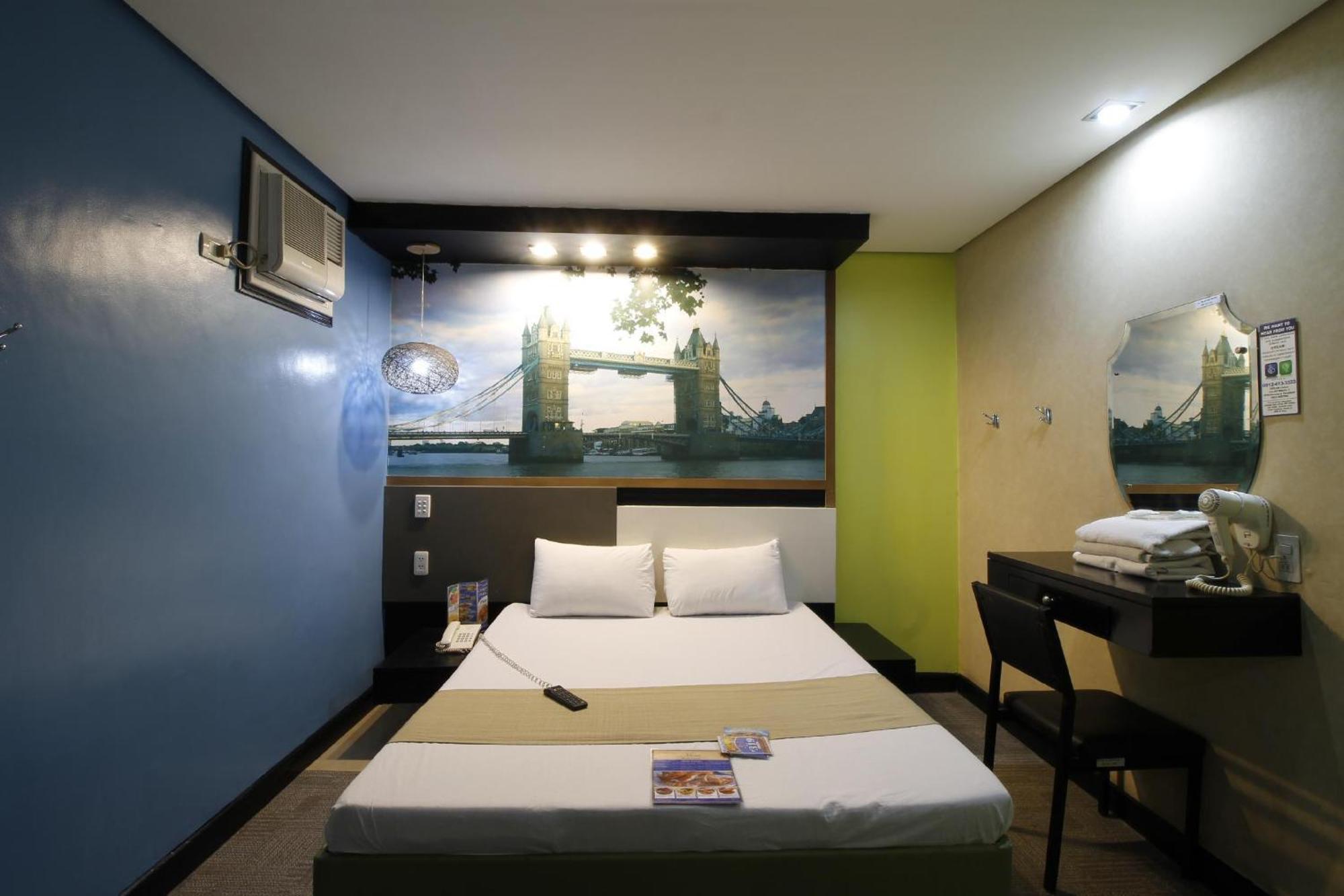 Hotel Dreamworld Araneta Cubao Esterno foto