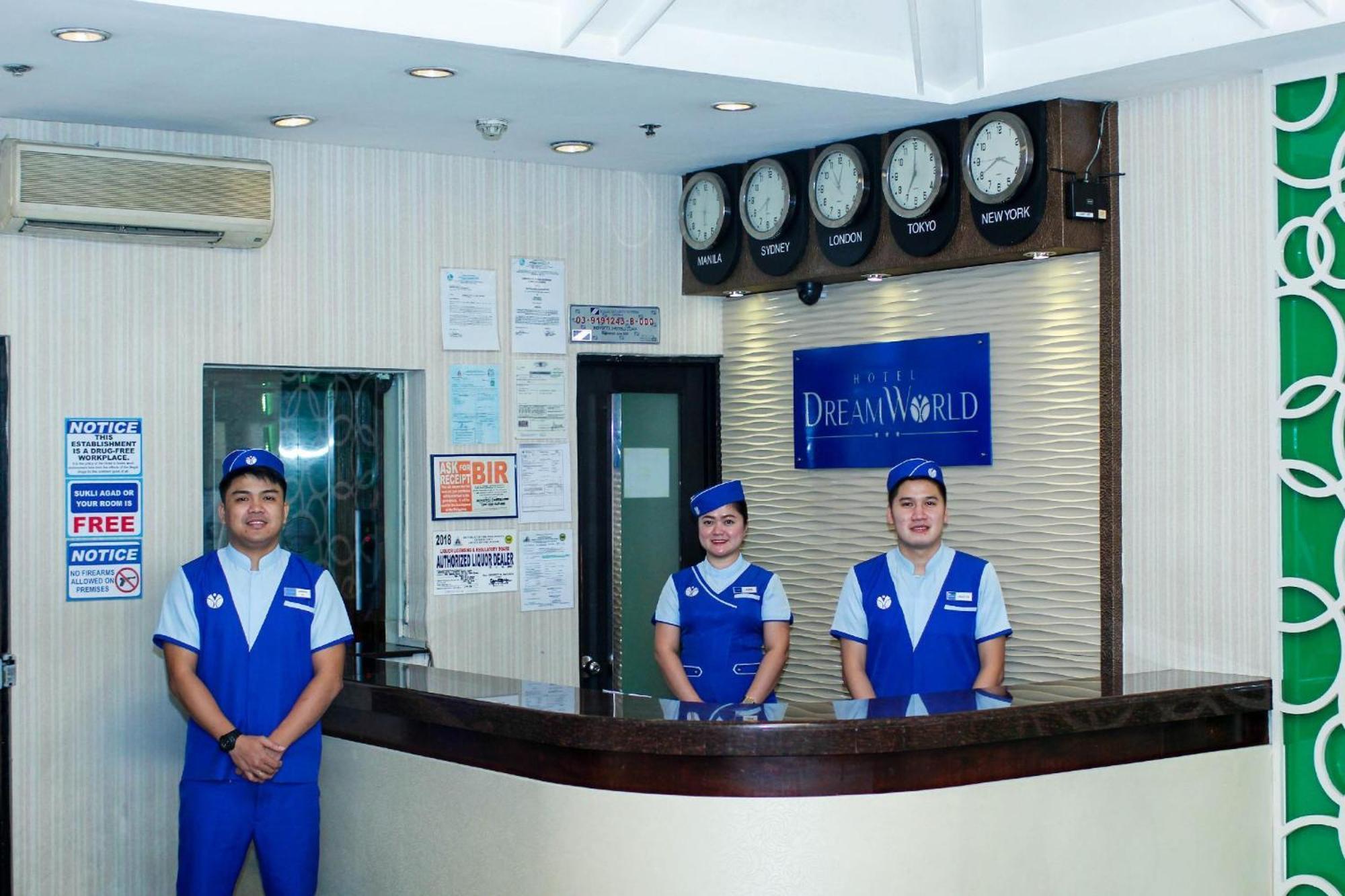 Hotel Dreamworld Araneta Cubao Esterno foto