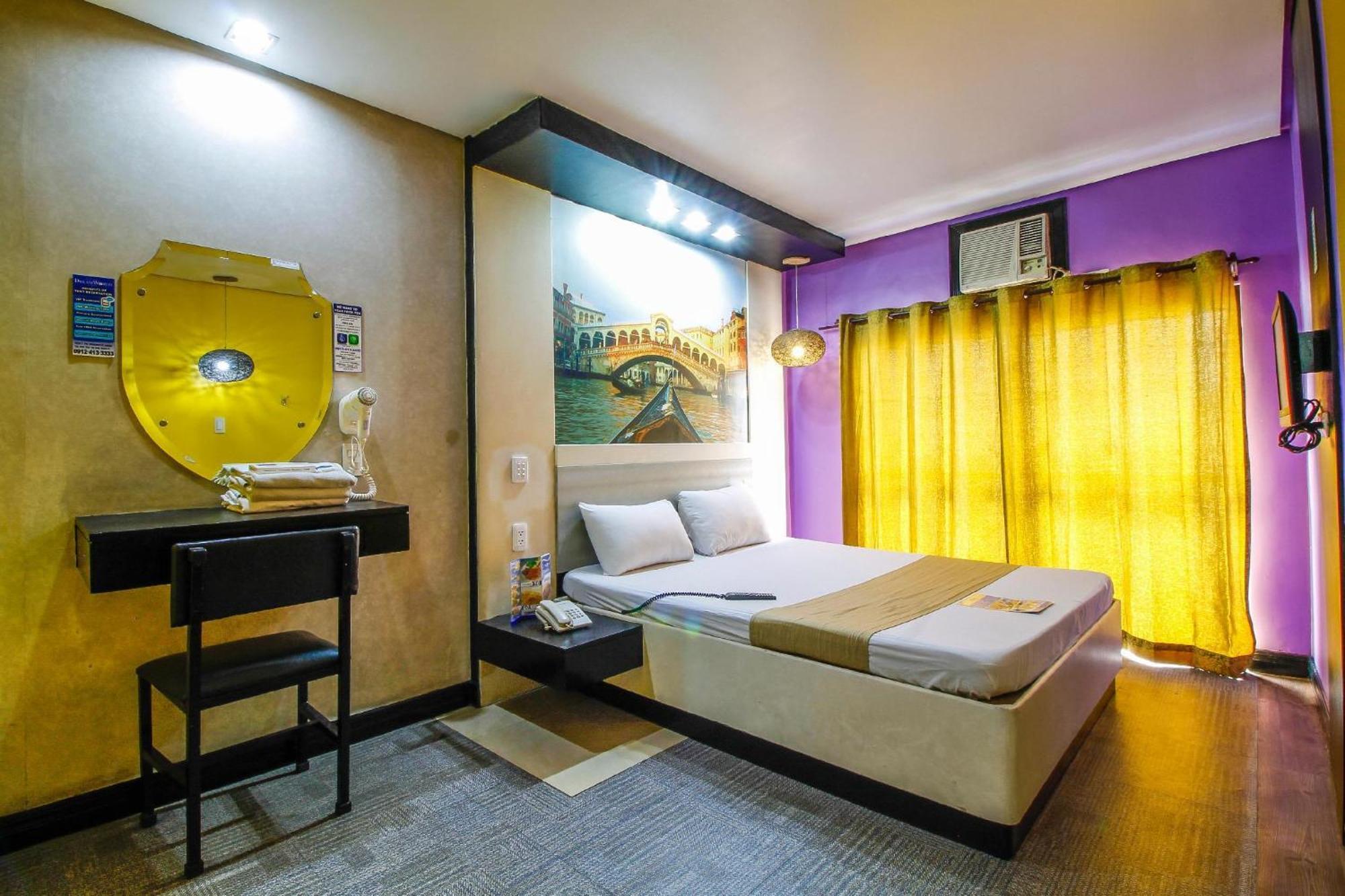 Hotel Dreamworld Araneta Cubao Esterno foto