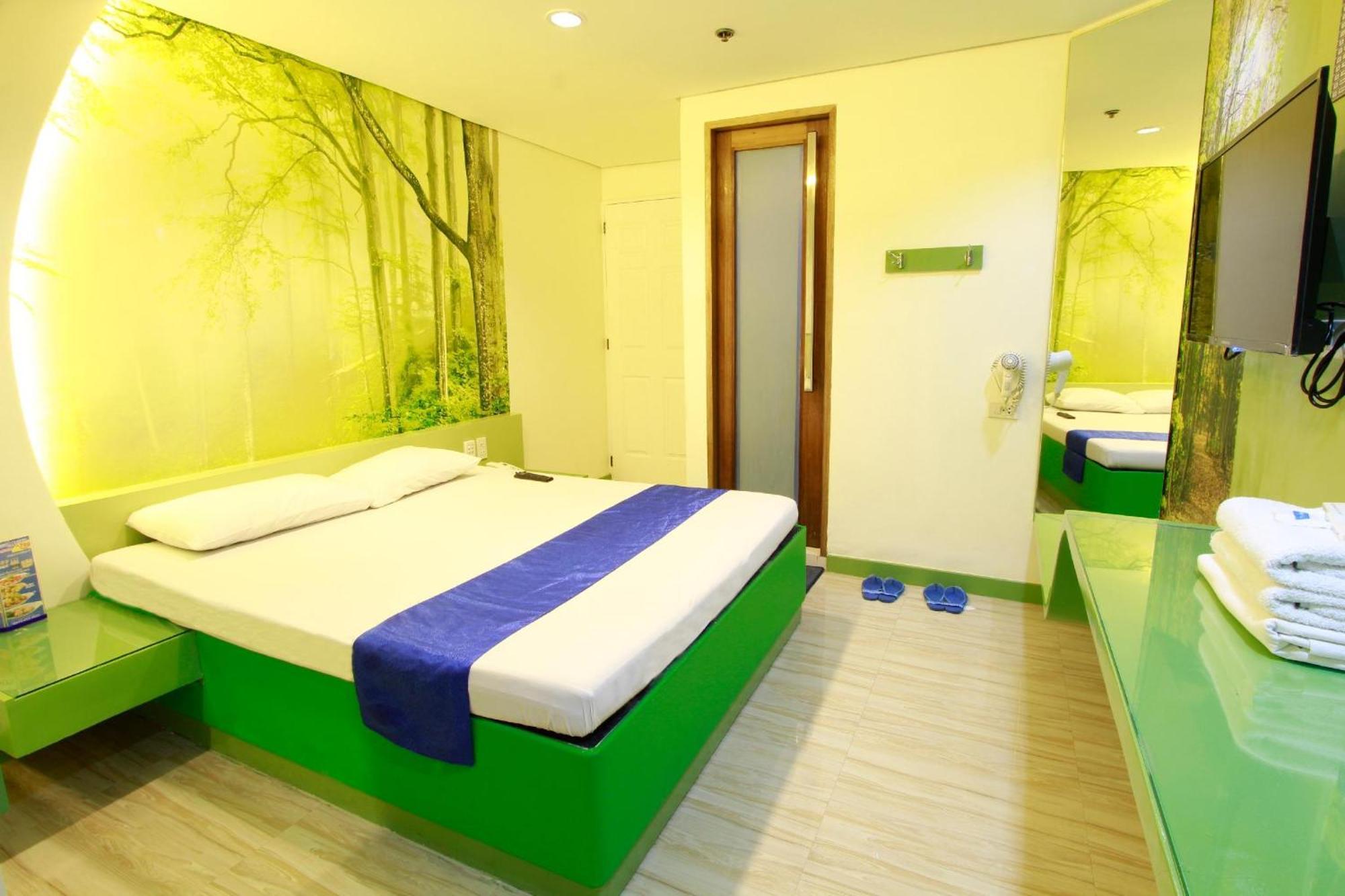 Hotel Dreamworld Araneta Cubao Esterno foto