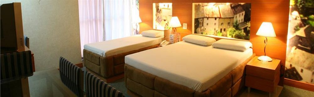 Hotel Dreamworld Araneta Cubao Esterno foto