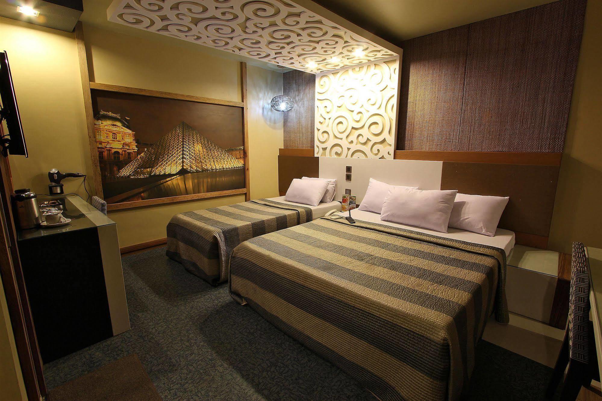 Hotel Dreamworld Araneta Cubao Esterno foto