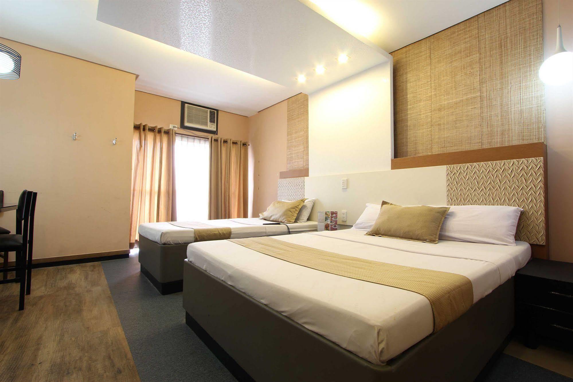 Hotel Dreamworld Araneta Cubao Esterno foto