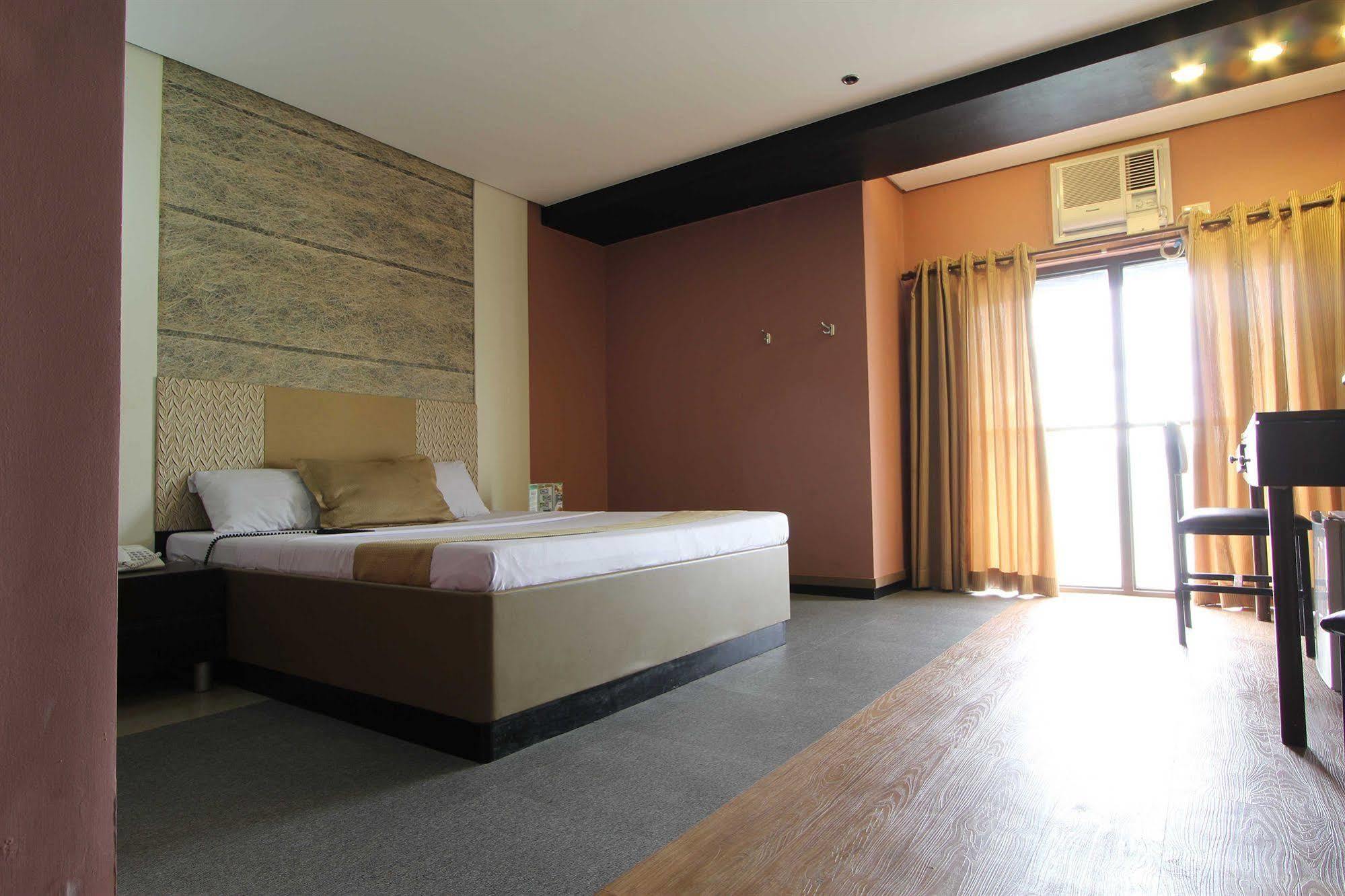 Hotel Dreamworld Araneta Cubao Esterno foto
